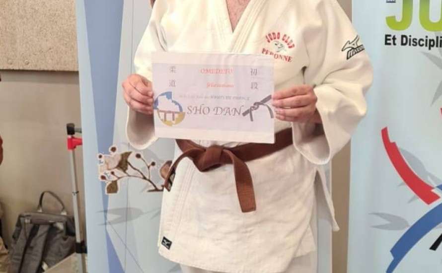 Félicitations à Xavier qui a obtenu sa ceinture noire !